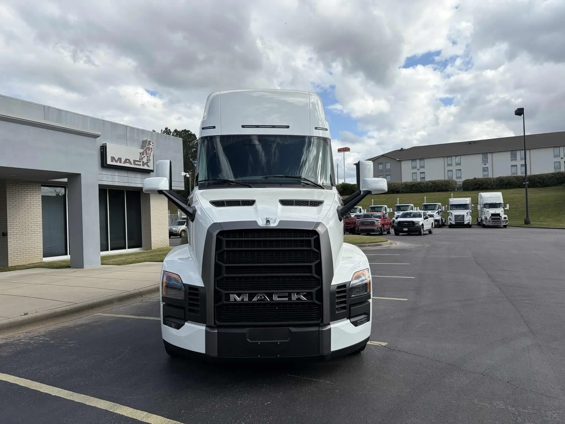 2027 Mack Pinnacle in Fultondale, AL — photo 2