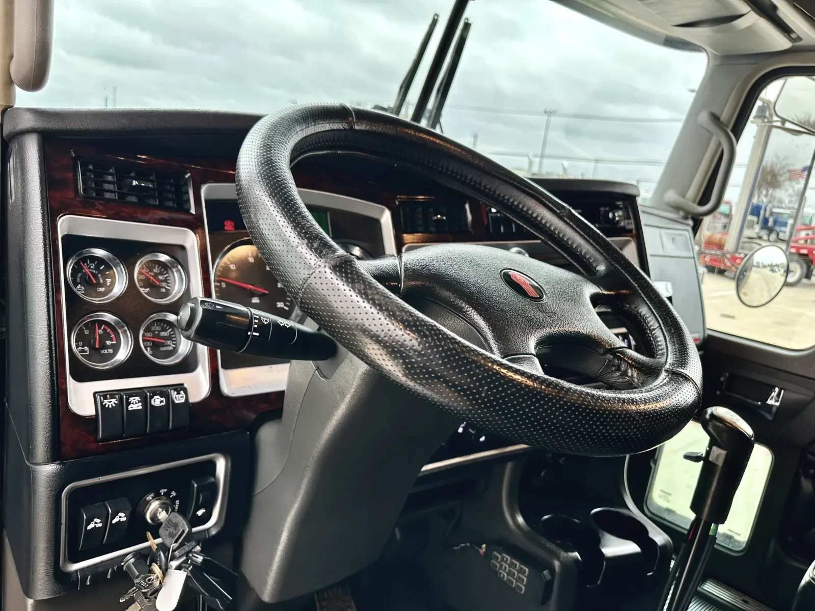 2021 Kenworth T800 - image 15