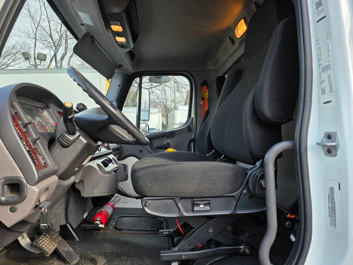 2020 Freightliner M2 106 - image 8