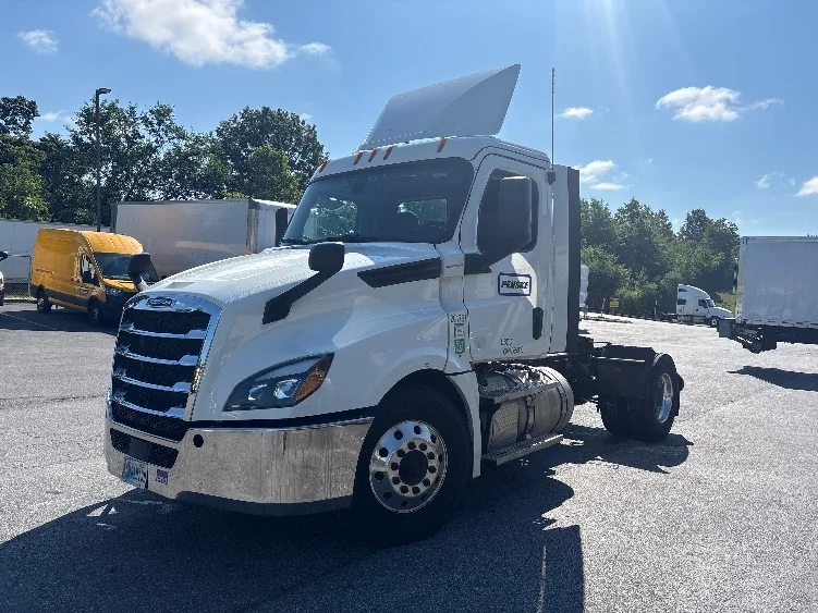 2019 Freightliner Cascadia in Montgomery, NY — photo 3
