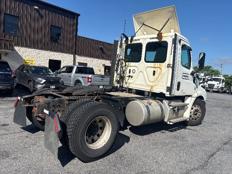 2019 Freightliner Cascadia in Montgomery, NY — photo 7