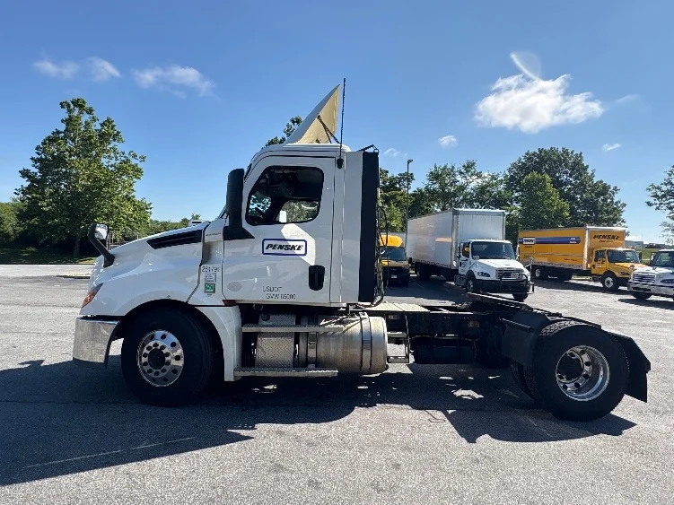 2019 Freightliner Cascadia in Montgomery, NY — photo 4