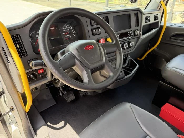 2027 Peterbilt 548 — photo 11