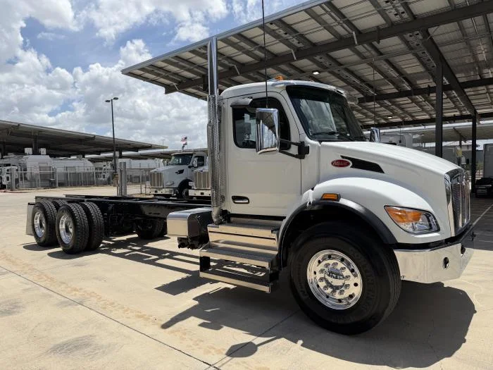 2027 Peterbilt 548 — photo 9