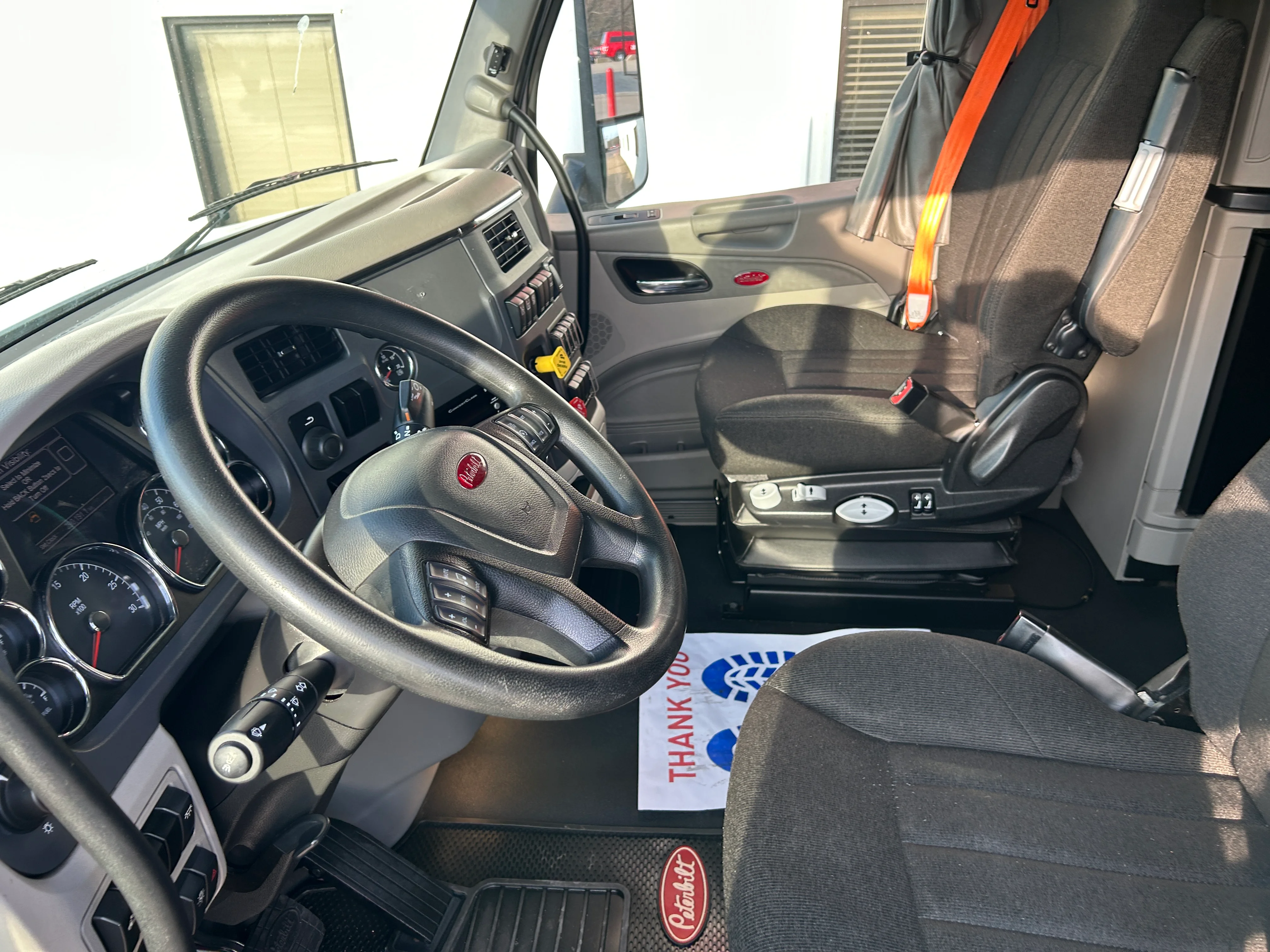 2021 Peterbilt 579 - image 8