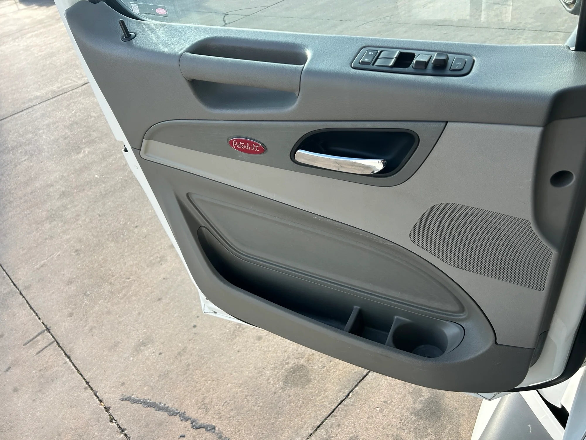 2021 Peterbilt 579 - image 13