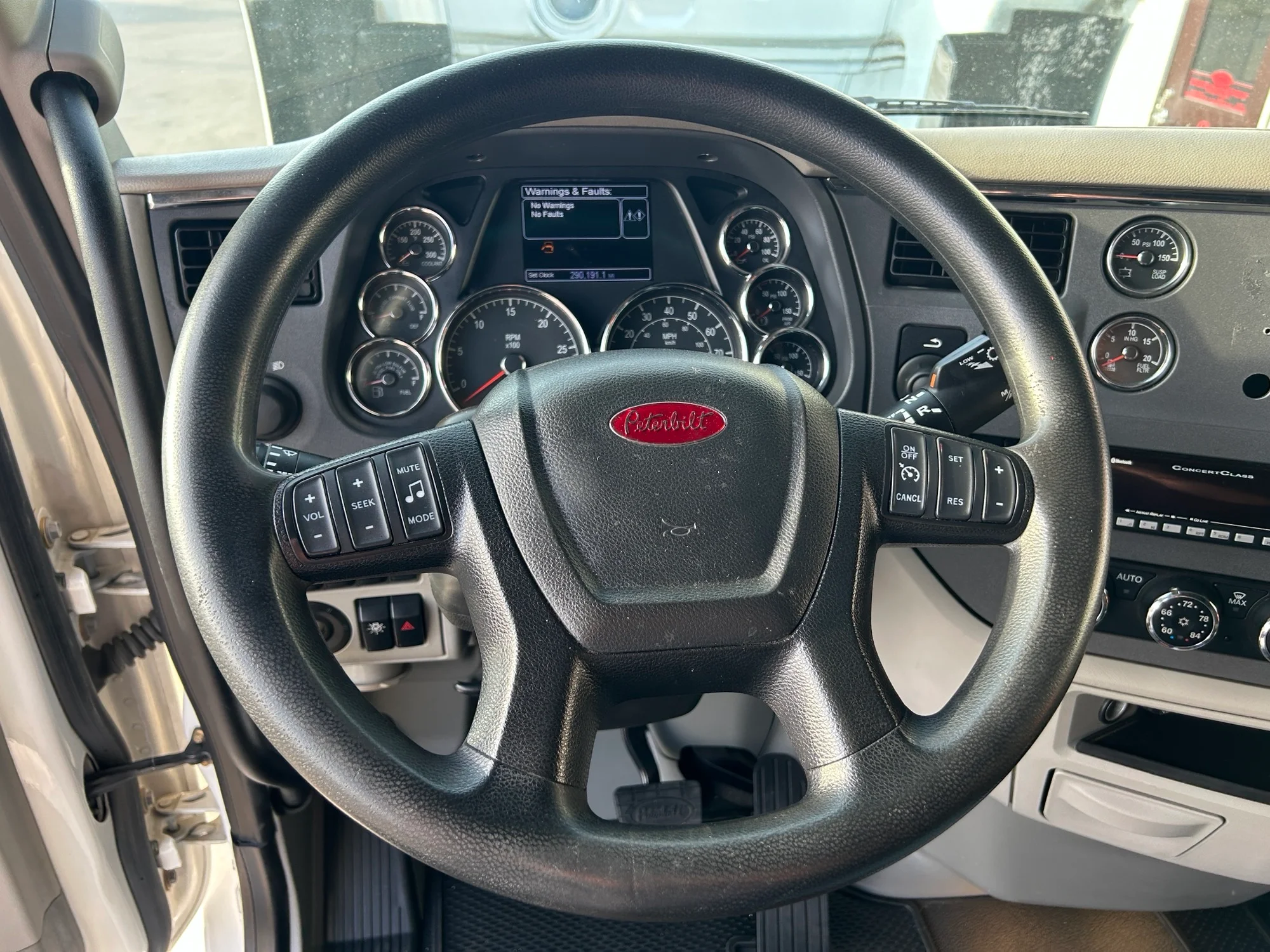 2021 Peterbilt 579 - image 11