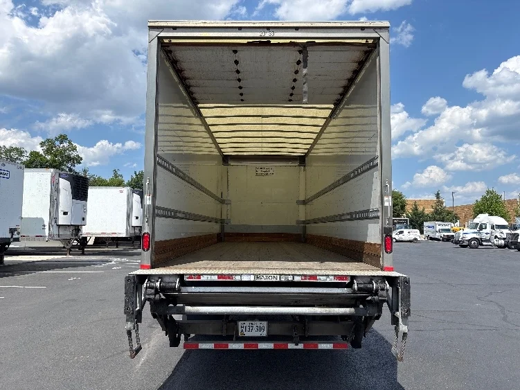2018 Freightliner eM2 in Sterling, VA — photo 8