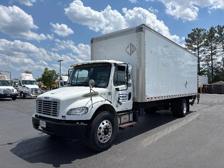 2018 Freightliner eM2 in Sterling, VA — photo 3