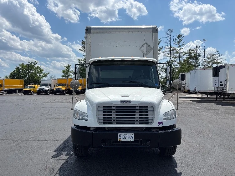 2018 Freightliner eM2 in Sterling, VA — photo 2