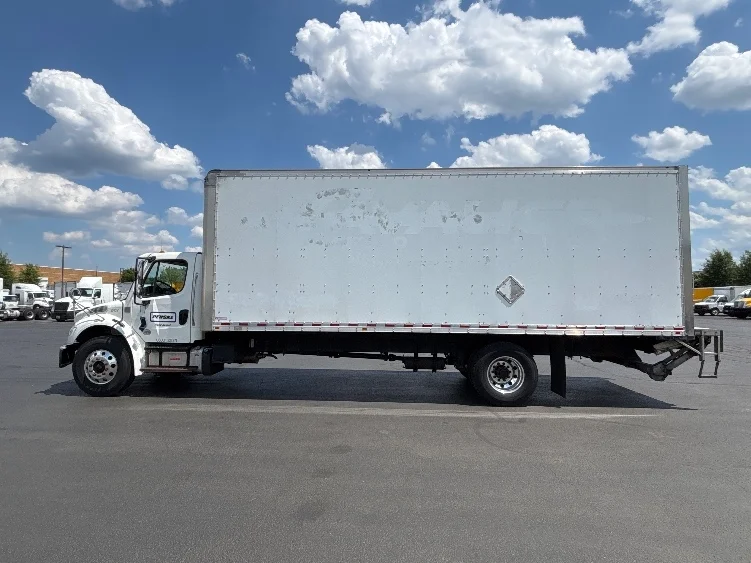2018 Freightliner eM2 in Sterling, VA — photo 4