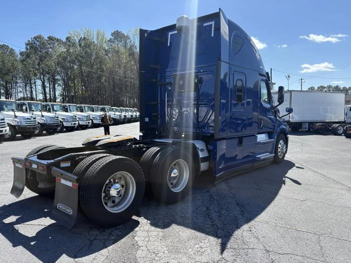 2023 Freightliner Cascadia - image 5