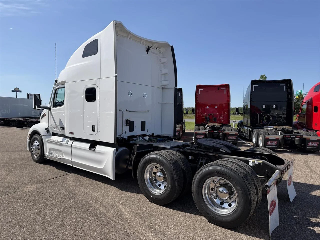 2027 Peterbilt 579 in Eau Claire, WI — photo 2