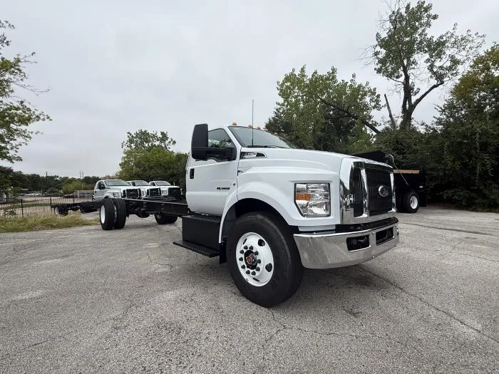 2027 Ford F-750 — photo 4