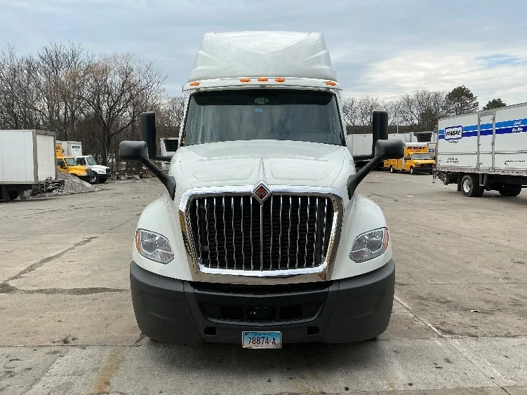 2020 International LT - image 2
