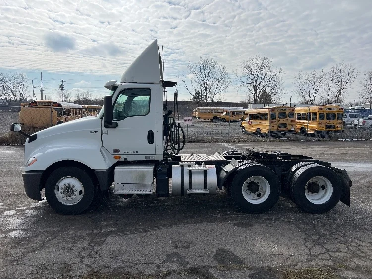 2018 International LT - image 4