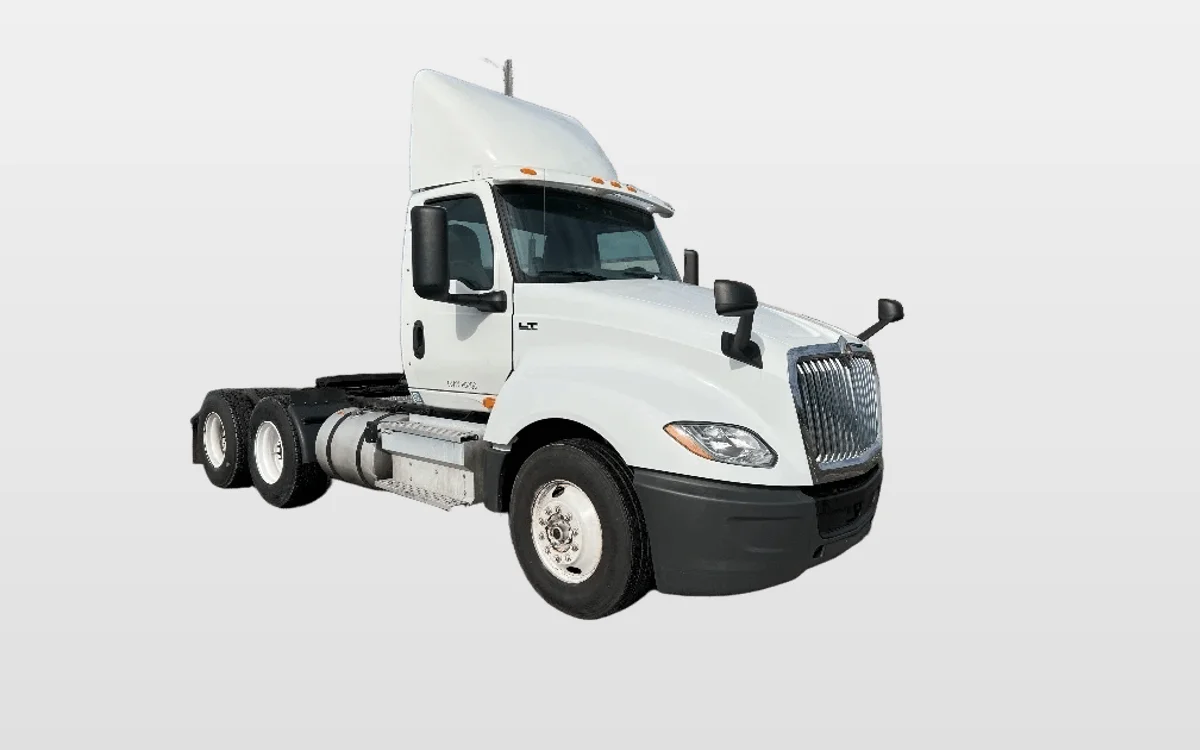 2018 International LT - image 1