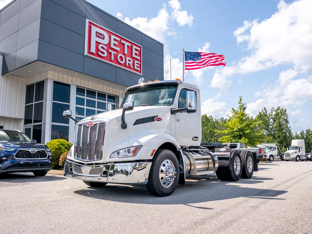 2027 Peterbilt 579 in Knoxville, TN — photo 2