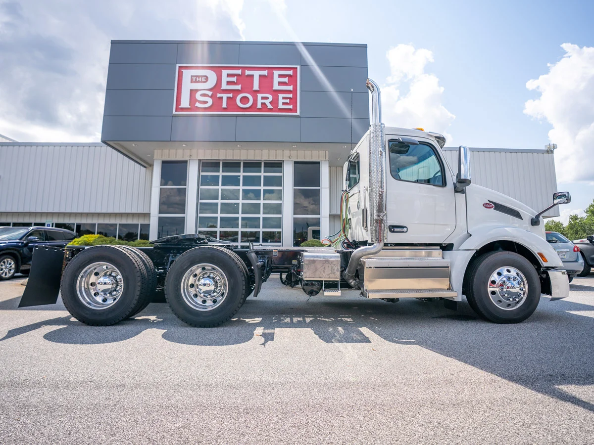 2027 Peterbilt 579 in Knoxville, TN — photo 8