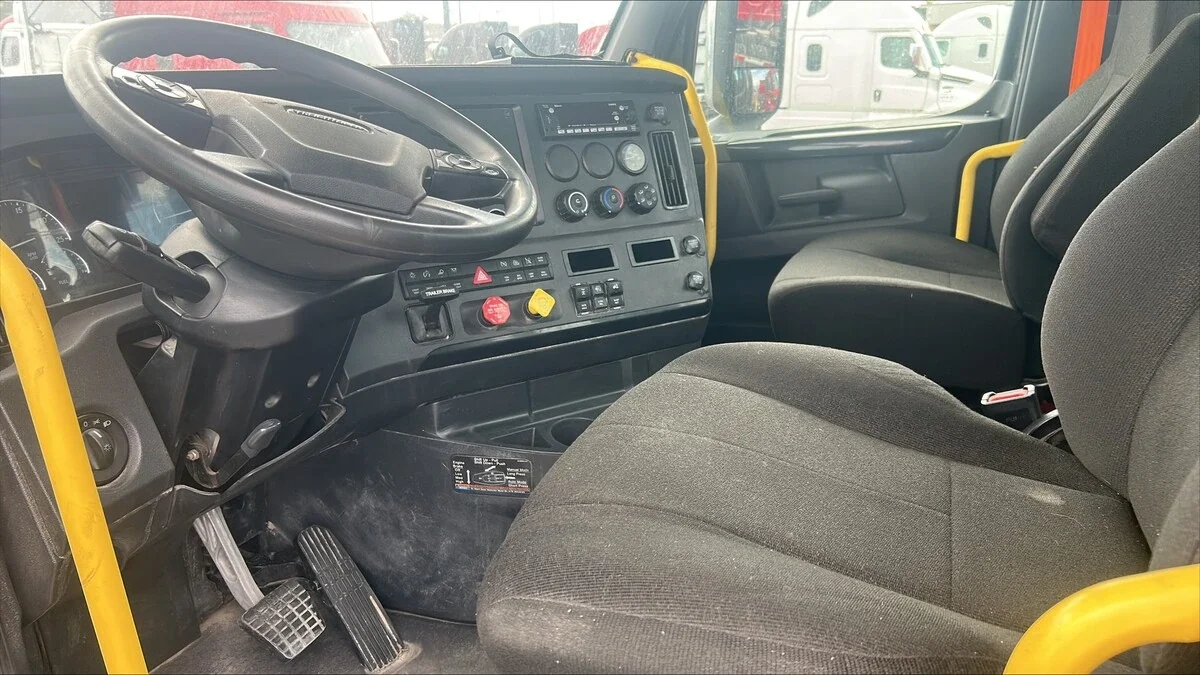2023 Freightliner Cascadia — photo 4
