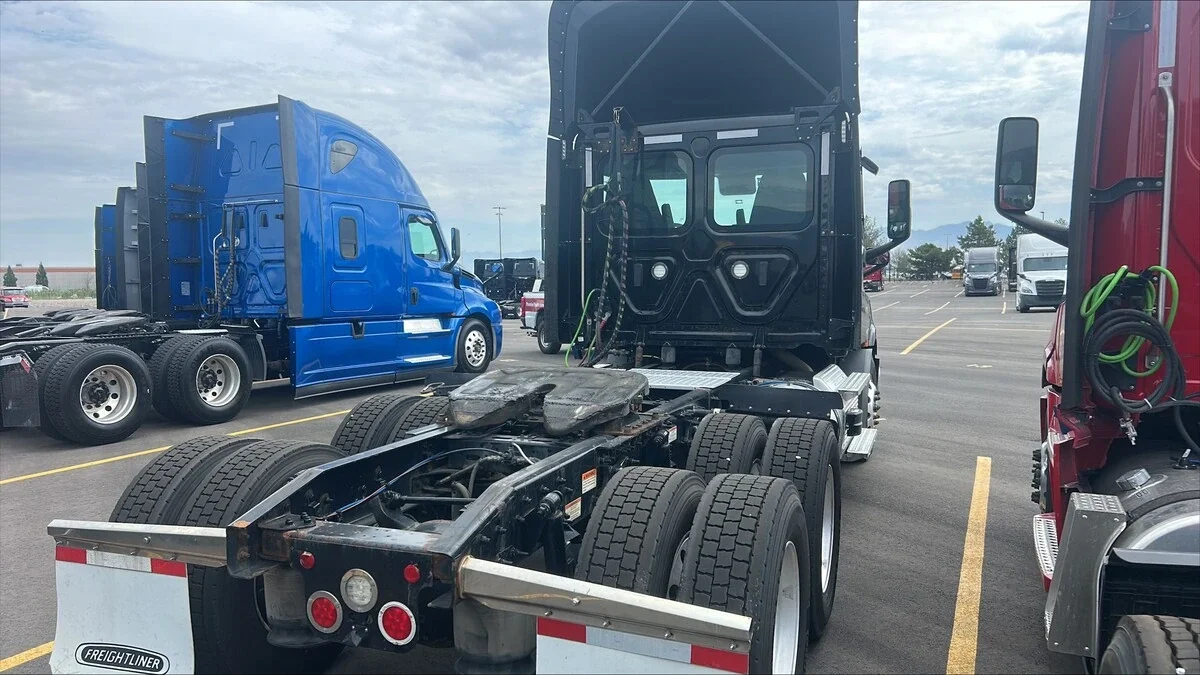 2023 Freightliner Cascadia — photo 5