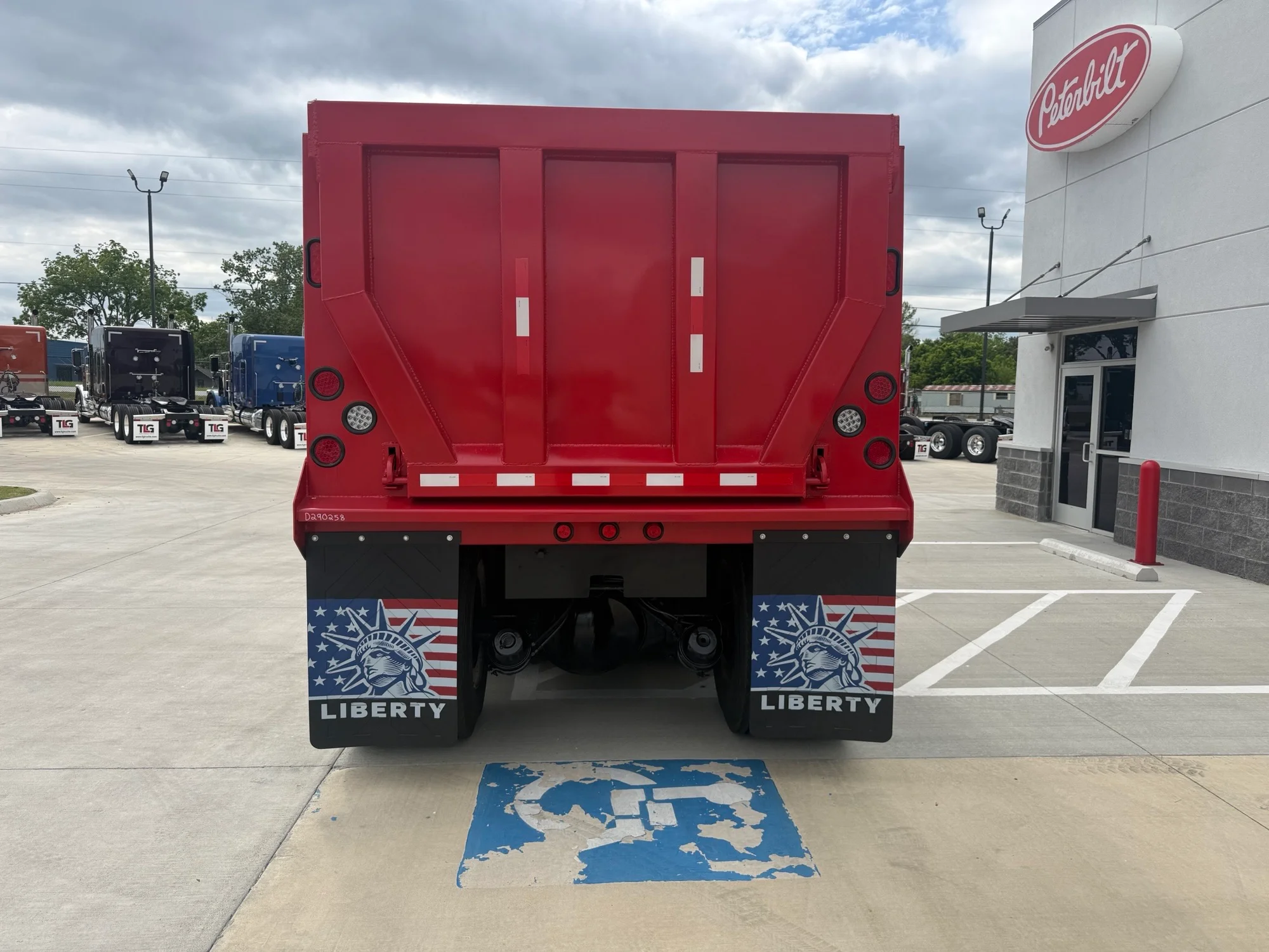 2015 Peterbilt 367 in Portland, OR — photo 4