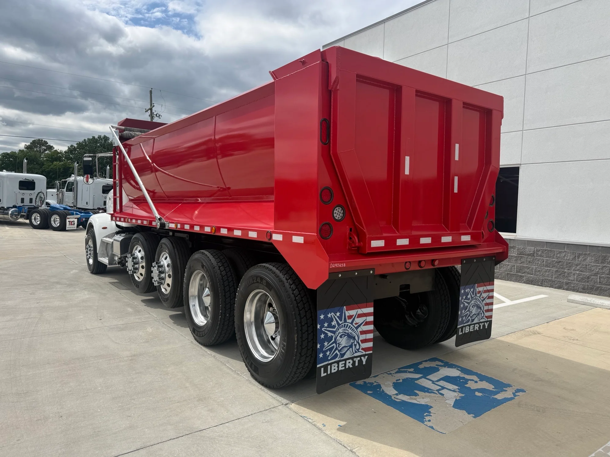 2015 Peterbilt 367 in Portland, OR — photo 3