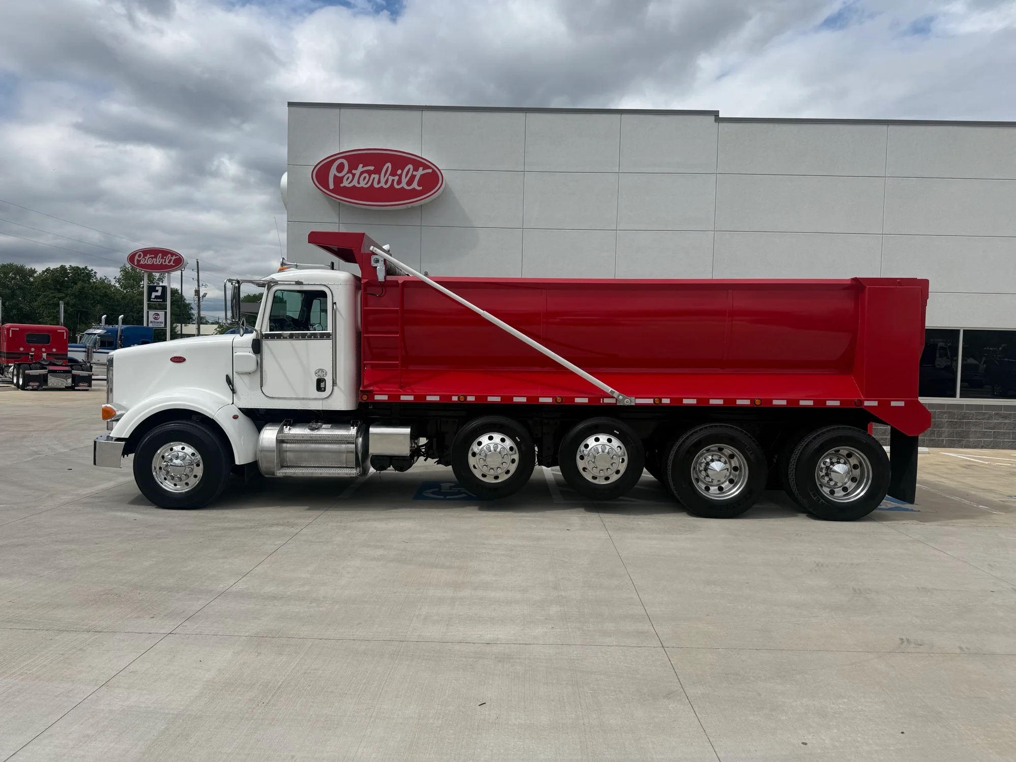 2015 Peterbilt 367 in Portland, OR — photo 2