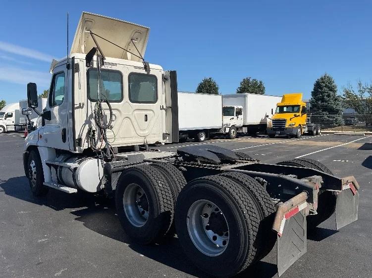 2018 Freightliner Cascadia in New Castle, DE — photo 5
