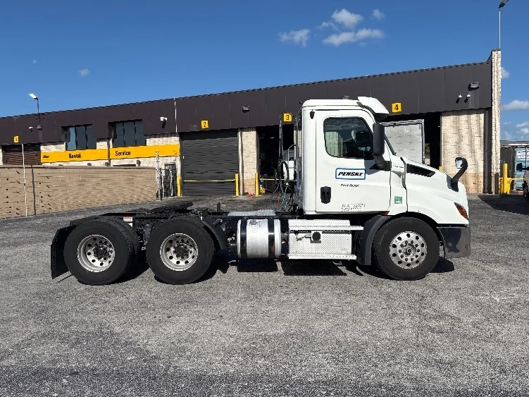 2020 Freightliner Cascadia in Tampa, FL — photo 8