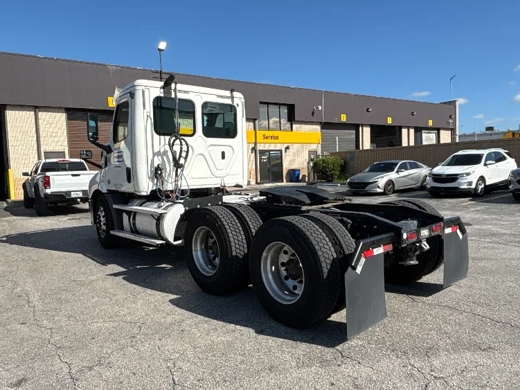 2020 Freightliner Cascadia in Tampa, FL — photo 5