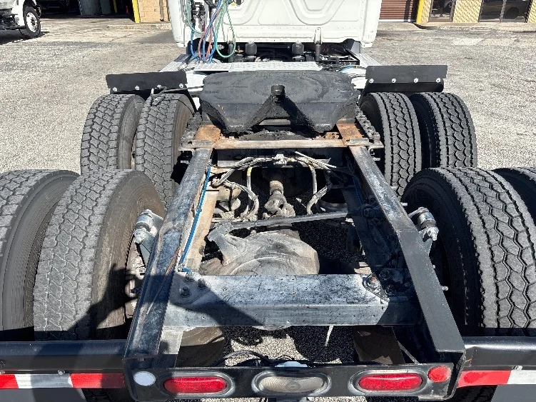 2020 Freightliner Cascadia in Tampa, FL — photo 6