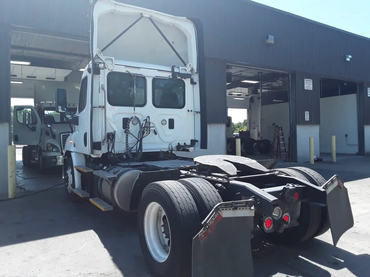 2017 Freightliner Cascadia - image 6