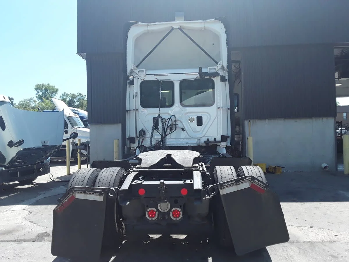 2017 Freightliner Cascadia - image 5