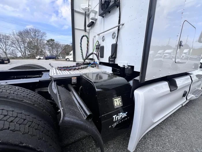 2022 Peterbilt 579 - image 8