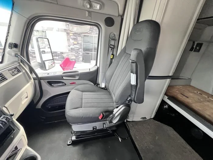 2022 Peterbilt 579 - image 16