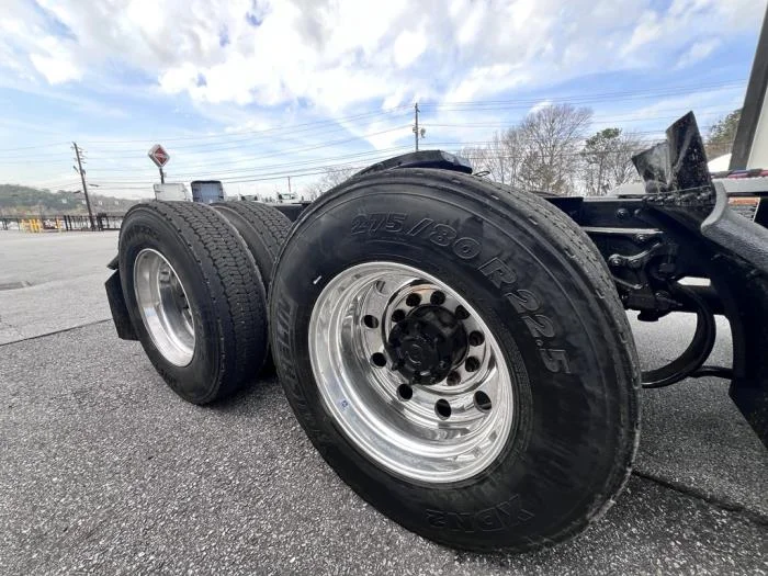 2022 Peterbilt 579 - image 9