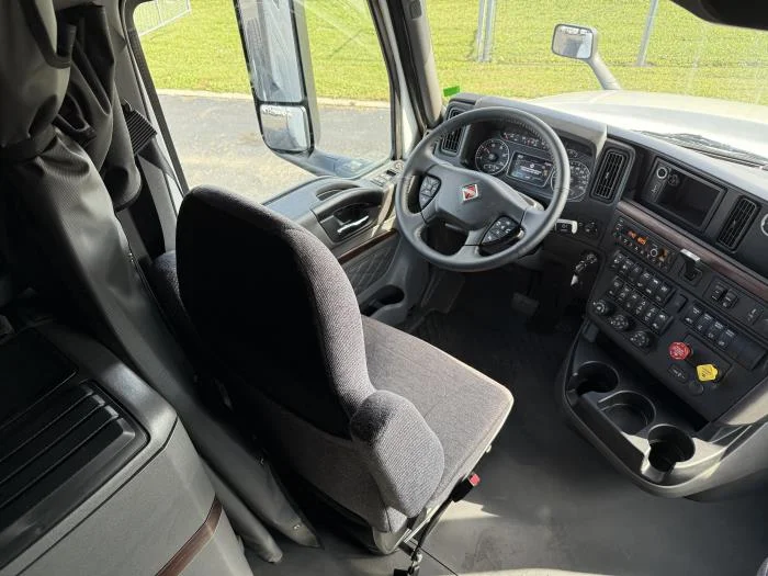 2026 International LT - image 15