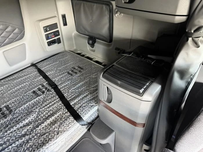 2026 International LT - image 11