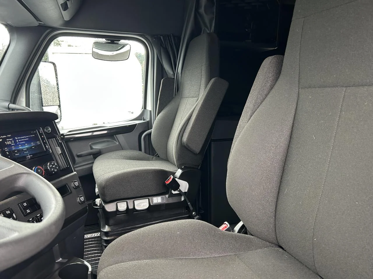 2027 Freightliner Cascadia - image 7