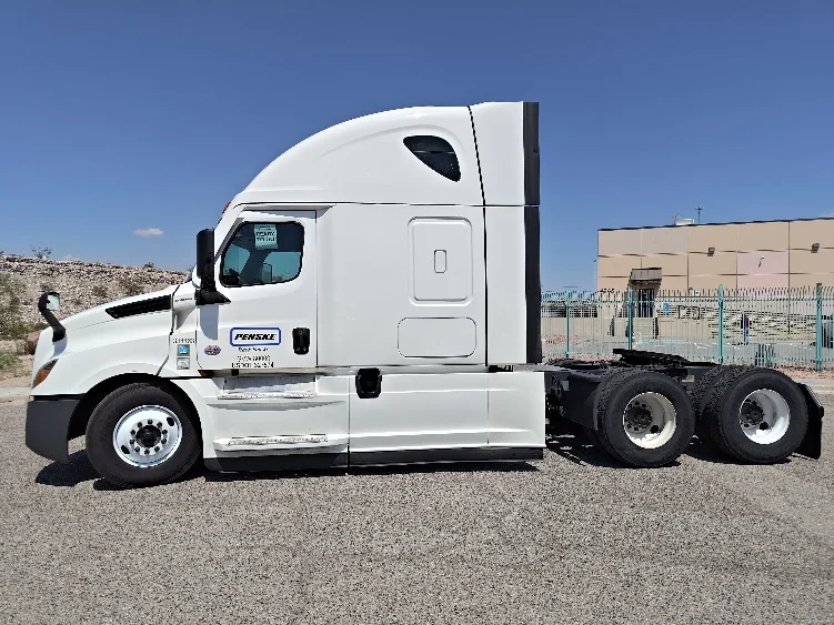 2021 Freightliner Cascadia - image 4