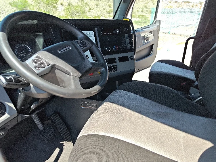 2021 Freightliner Cascadia - image 10