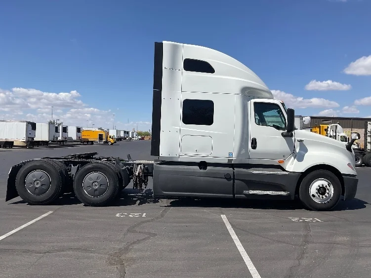 2023 International LT in Phoenix, AZ — photo 8