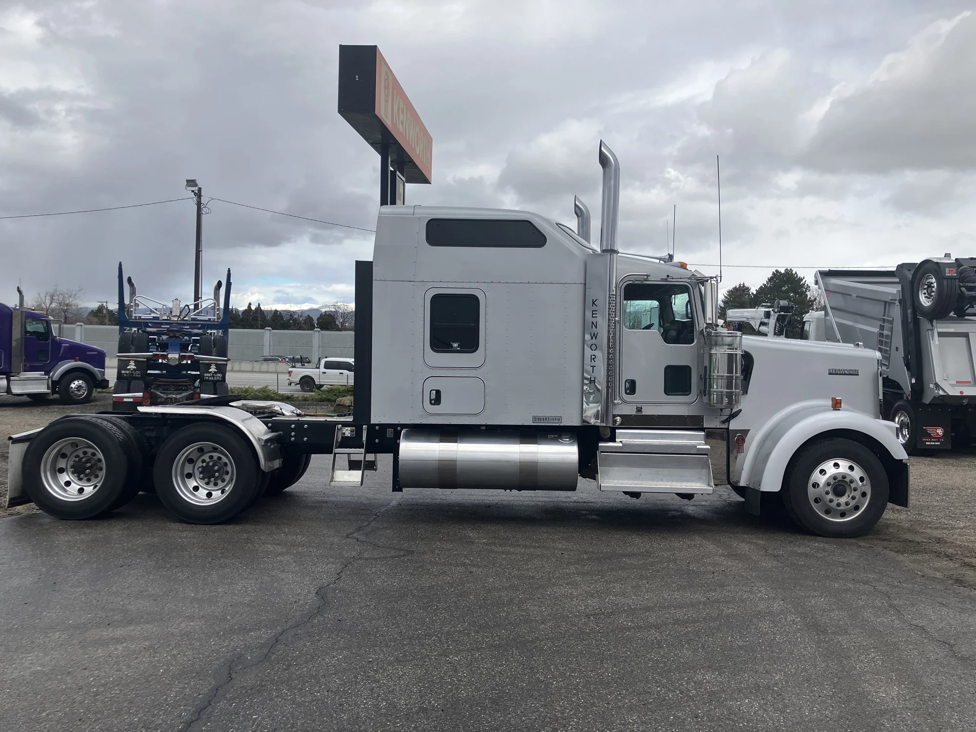 2020 Kenworth W900 - image 6