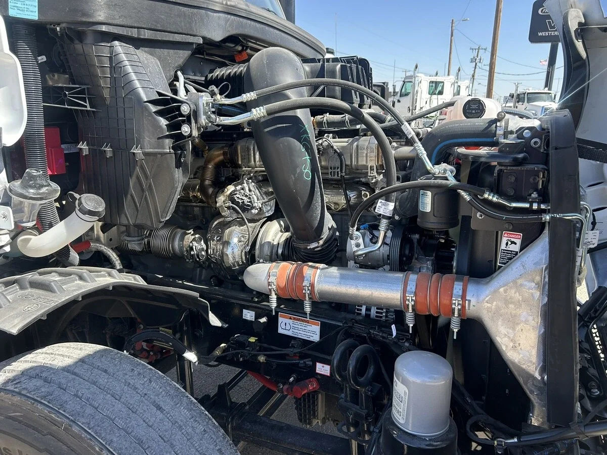 2027 Freightliner Cascadia — photo 17