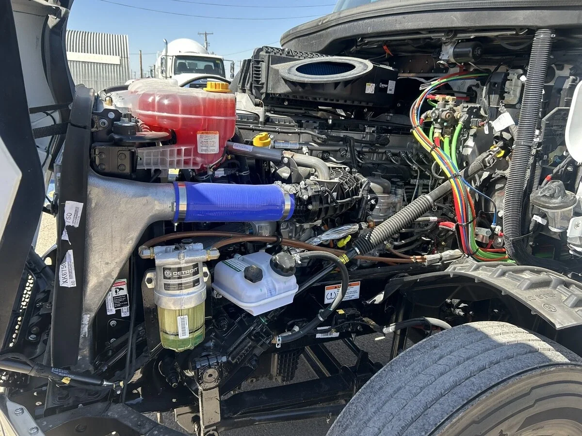 2027 Freightliner Cascadia — photo 14