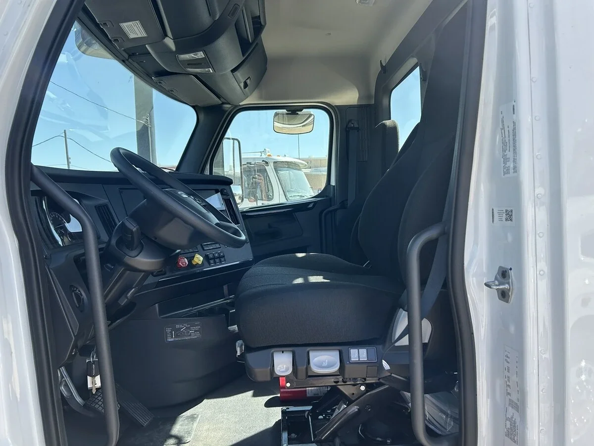2027 Freightliner Cascadia — photo 20