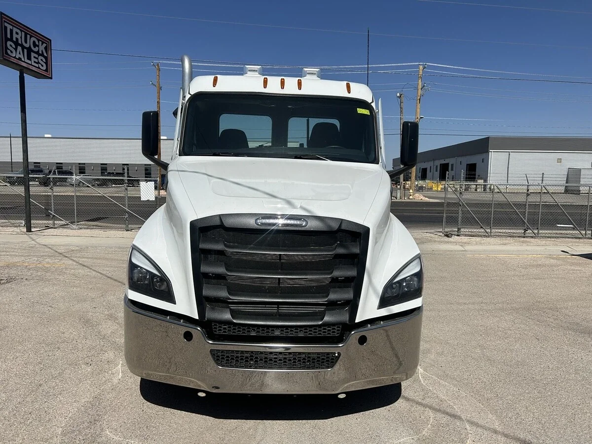 2027 Freightliner Cascadia — photo 6