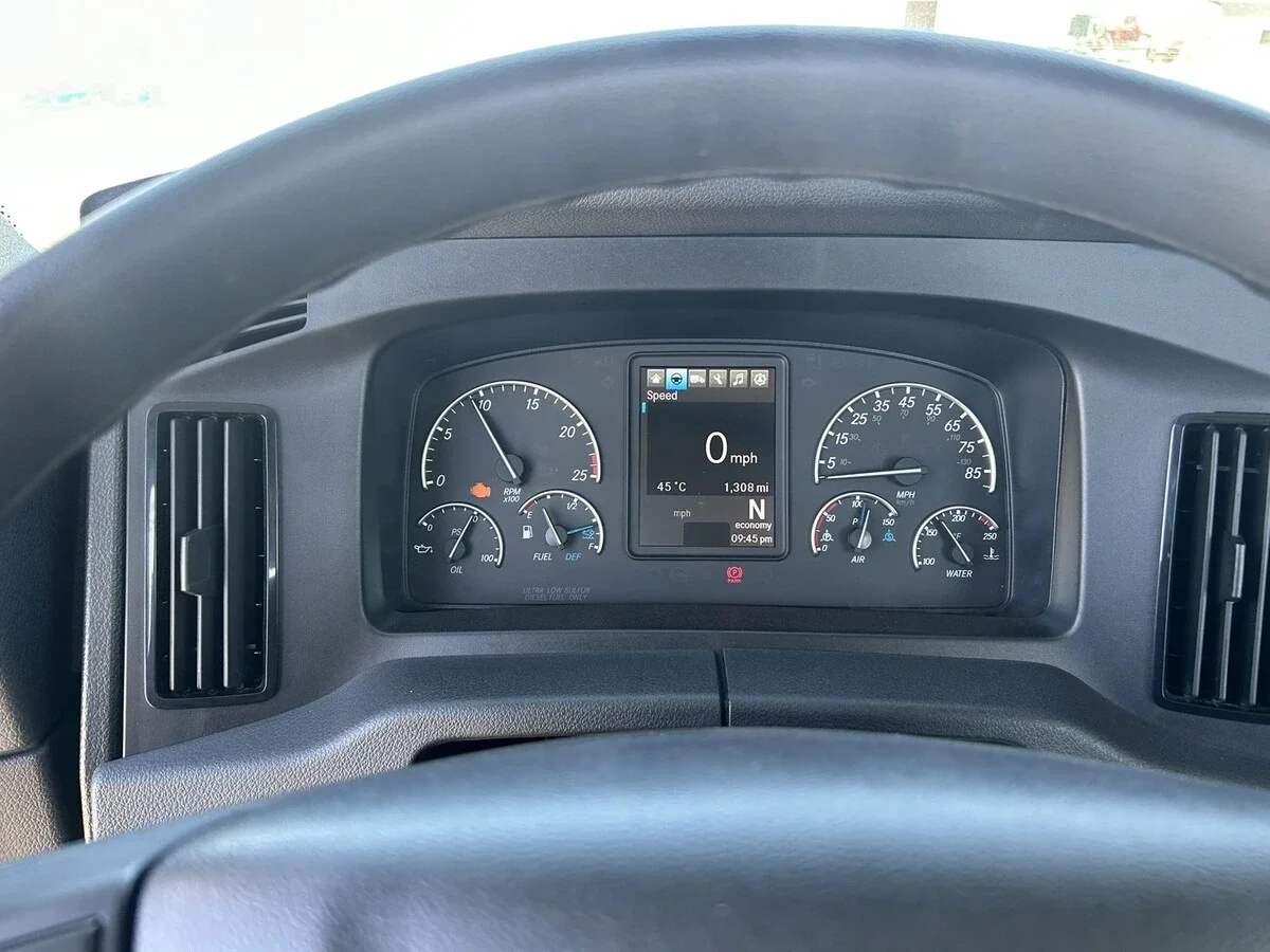 2027 Freightliner Cascadia — photo 27