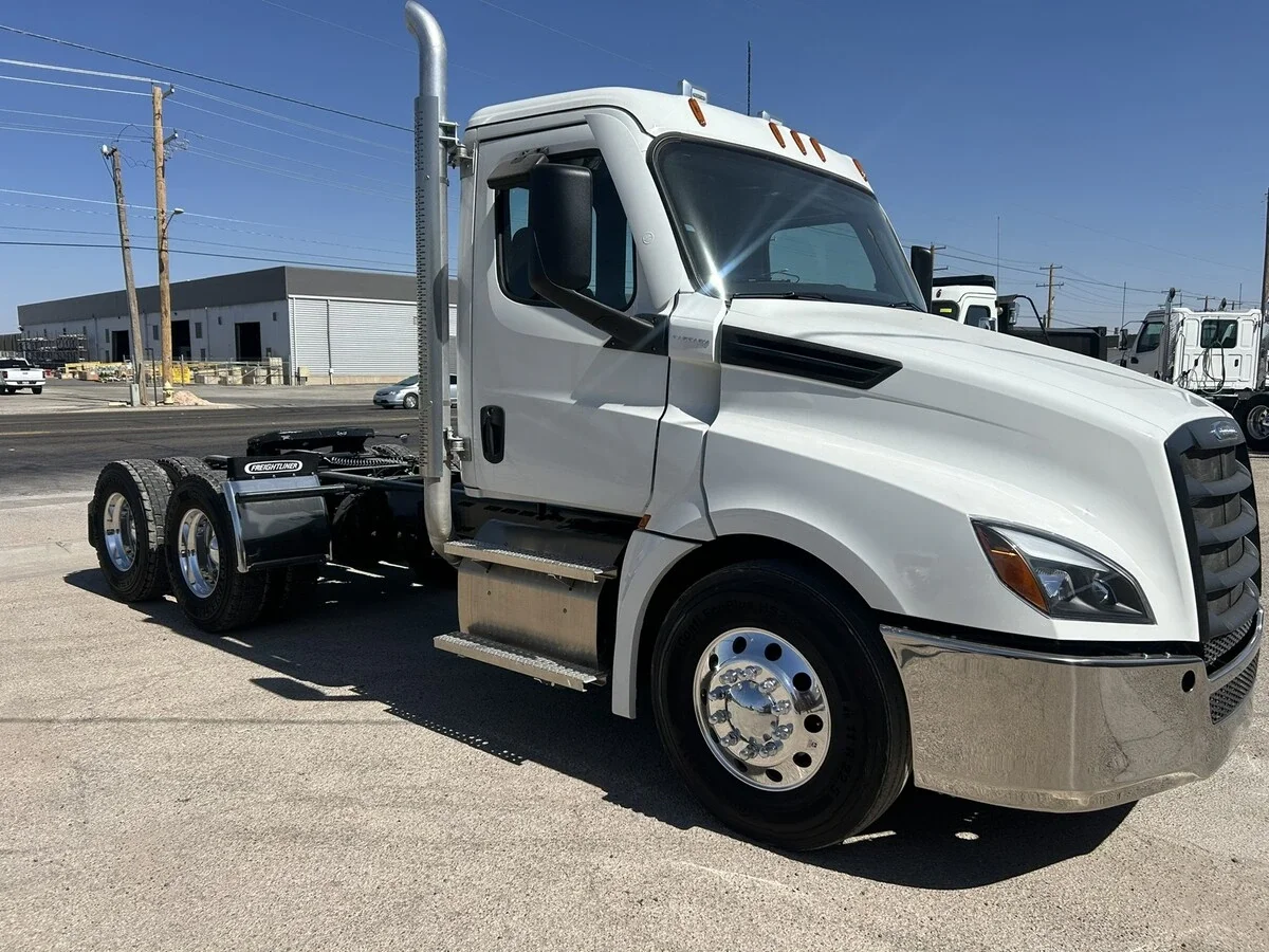 2027 Freightliner Cascadia — photo 4